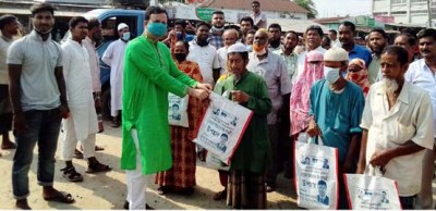 নন্দীগ্রামে ঈদ উপহার বিতরণ করলেন সংসদ সদস্য মোশারফ হোসেন